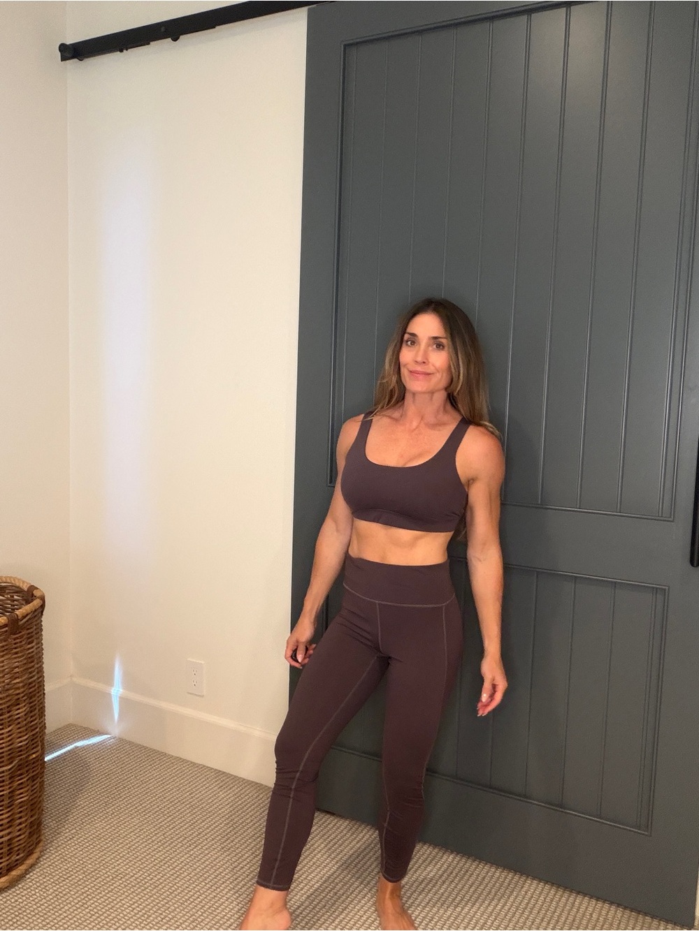 Vuori Dark Mauve Scoop Sports Bra & High-Waist Leggings - SELLING SET
